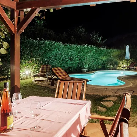 Apartment Stunning Apartment In Pula With Jacuzzi *