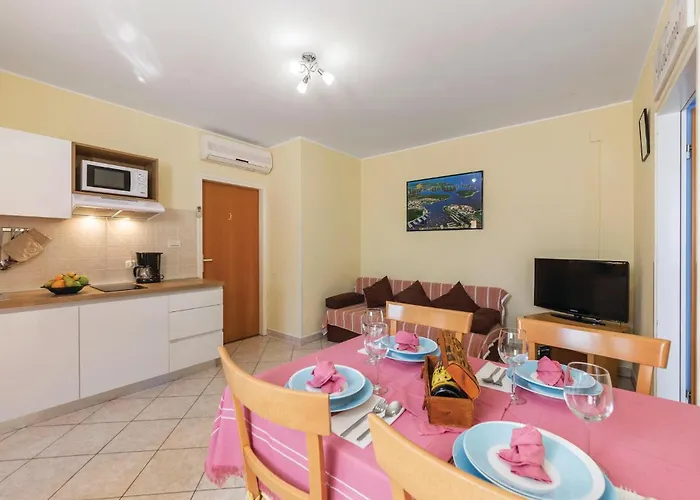Beautiful Apartment In Pula With Wifi Apartman Pula