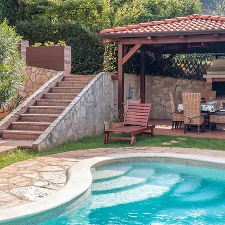 Stunning Apartment In Pula With Jacuzzi * Pula