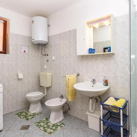 Apartment Stunning Apartment In Pula With Jacuzzi