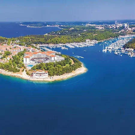 Stunning Apartment In Pula With Jacuzzi * Pula