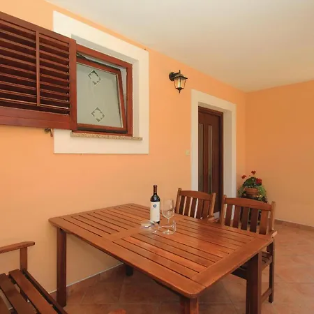 Apartment Stunning Apartment In Pula With Jacuzzi