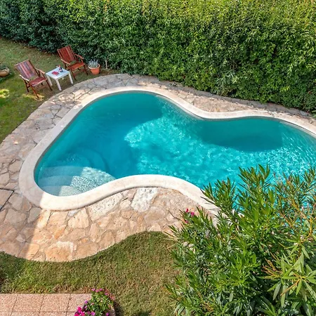Stunning Apartment In Pula With Jacuzzi *