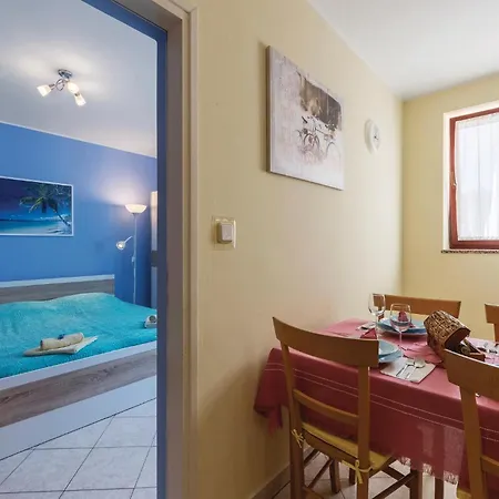 Stunning Apartment In Pula With Jacuzzi * Pula